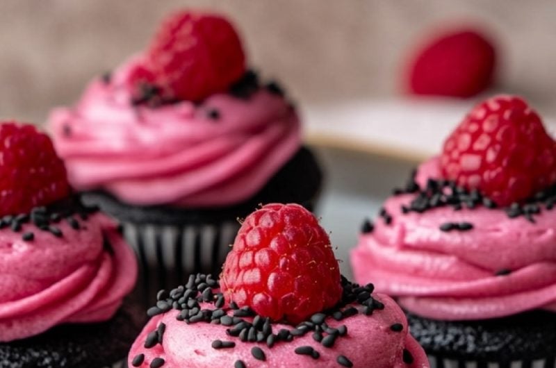 Black Sesame and Raspberry Cupcakes: A Delicious Twist on Tradition