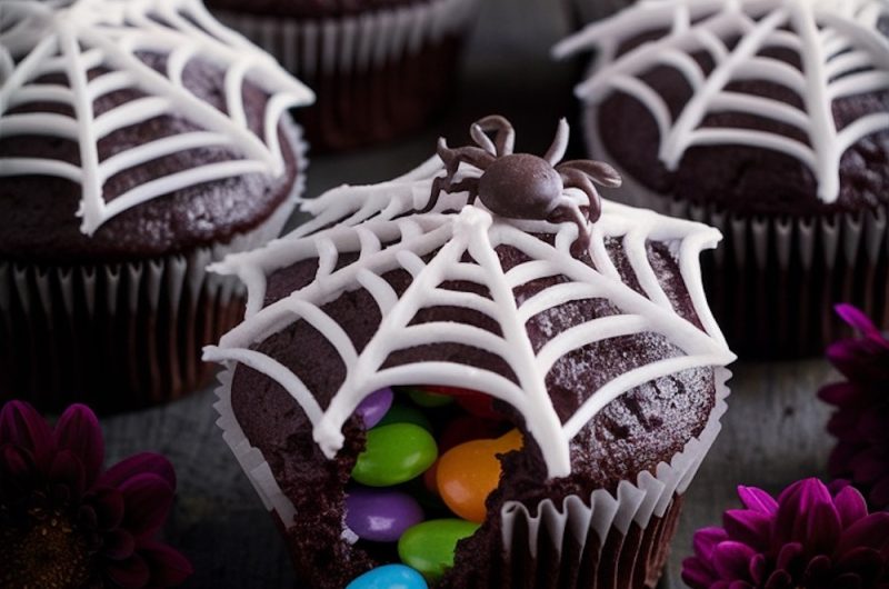 Spider Web Piñata Cupcakes: Unveil the Spooky Surprise Inside